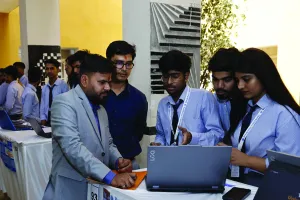 पूर्णिमा यूनिवर्सिटी में प्रोजेक्ट एक्सपो प्रयोगम : इंडस्ट्री के 15 प्रतिनिधियों ने किया प्रोजेक्ट्स का अवलोकन, स्टूडेंट्स की क्रिएटिविटी देखने को मिली