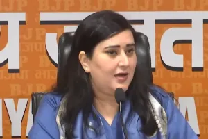 भाजपा ने आप पर साधा निशाना : आप है ड्रामा पार्टी और केजरीवाल उसके निर्देशक, स्वराज ने कहा- देश की न्यायपालिका की एक महिला सदस्य पर की दबाव बनाने की कोशिश