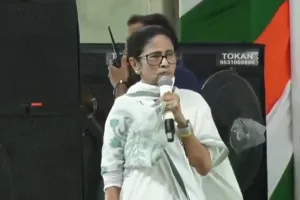 एसआईआर के नाम पर लोकतंत्र का बनाया मजाक : ममता बनर्जी ने गृहमंत्री को दी खुली चुनौती, कहा- खुद आकर देखें किस तरह लोगों से छीना मतदान का अधिकार