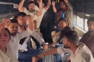 आरएसएस कार्यक्रम के विरोध में एनएसयूआई का प्रदर्शन : विश्वविद्यालय के मुख्य द्वार पर की नारेबाजी, पुलिस हिरासत में कई कार्यकर्ता