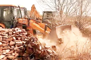 असर खबर का : दूसरे दिन 1031 बीघा जमीन को कराया अतिक्रमण मुक्त, दो दिन में 25 सौ बीघा जमीन से हटाए अतिक्रमण