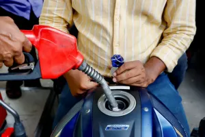 पश्चिम एशिया संकट के बीच बांग्लादेश में ईंधन की भारी कमी, कीमतों में रिकॉर्ड़ बढोतरी