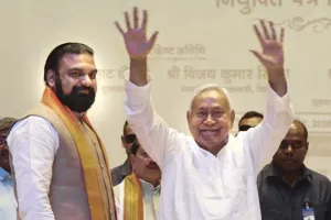 नीतीश कुमार और सम्राट पहुंचे दिल्ली : सीएम नीतीश आज लेंगे राज्यसभा की शपथ, सम्राट चौधरी के सिर पर सज सकता है नए सीएम का ताज, बिहार की राजनीति में बड़े बदलाव के संकेत