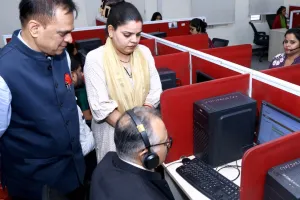 मुख्य सचिव और पुलिस महानिदेशक ने किया 181 हेल्पलाइन केंद्र का निरीक्षण
