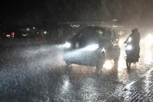 देर रात तक रुक-रुक कर बारिश : तापमान में सात डिग्री तक की गिरावट, आज भी जयपुर सहित कई जगहों पर जारी रह सकता है बारिश का दौर