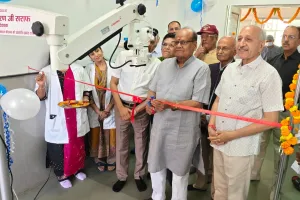 विधायक कालीचरण सराफ ने किया कैलगिरी आई हॉस्पिटल में ऑपरेटिंग माइक्रोस्कोप मशीन का लोकार्पण