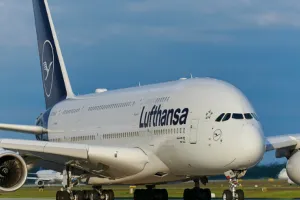 लुफ्थांसा एयरलाइन ने रद्द की 20 हजार उड़ानें : सीट क्षमता में करीब एक प्रतिशत की कमी, ईंधन की कीमतें बढ़ने के कारण लिया फैसला