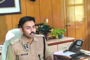 पत्नी ने की पति की हत्या : 12 घंटे में पुलिस ने सुलझाया अधजले शव का मामला, मृतक की पत्नी गिरफ्तार 