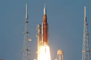 अमेरिका की चांद की ओर ऐतिहासिक उड़ान : 54 साल बाद इतिहास की दहलीज पर नासा, आर्टेमिस-II मिशन के पहले 48 घंटे सबसे अहम, पढ़ें सब कुछ