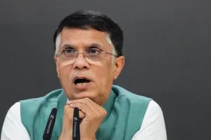 कांग्रेस नेता पवन खेड़ा के घर छापेमारी : असम और दिल्ली पुलिस पहुंची आवास, असम सीएम की पत्नी पर लगाए थे करप्शन के आरोप