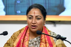 सीएम रेखा गुप्ता का दावा : दिल्ली में एलपीजी आपूर्ति पूरी तरह नियंत्रण में ; घबराहट में न आएं दिल्लीवासी, सिलेंडर की समय पर करेंगे होम डिलीवरी