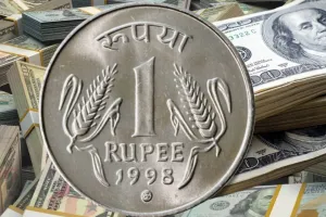 डॉलर के मुकाबले रुपया आज भी मजबूती के साथ खुला, 93.32 पर पहुंचा