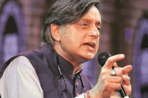 शशि थरूर का केरल मतदाताओं से आग्रह : सत्ता-विरोधी वोट केंद्र को नहीं, बल्कि यूडीएफ को दें