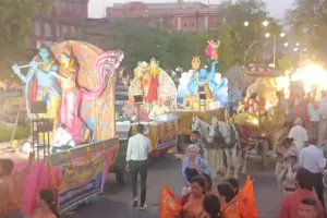 शोभायात्रा : गुलाबी नगरी में गूंजे भगवान परशुराम के जयकारे; पौराणिक झांकियां आकर्षण का केन्द्र रहीं, सबसे आगे प्रथम पूज्य की झांकी 