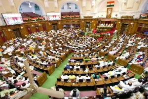 महिला आरक्षण पर यूपी विधानसभा में हंगामा : सत्ता पक्ष-विपक्ष आमने-सामने, जानबूझकर जनता को गुमराह करने लगाया आरोप