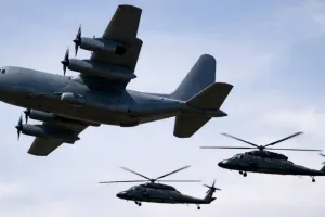 ईरान का दावा: अमेरिकी पायलट बचाव अभियान विफल; दो ब्लैक हॉक हेलीकॉप्टर सहित C-130 सहायक विमान नष्ट,  F-15E लड़ाकू विमान के पायलट की कर रहा था खोज़