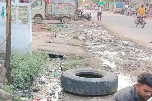 बपावरकलां में नालों पर अतिक्रमण से सफाई व्यवस्था ठप, गंदगी के कारण बीमारियों के फैलने का खतरा 