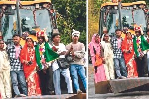 महंगी कार-बग्घी-हैलिकॉप्टर नहीं, जेसीबी बनी दुल्हन की शाही सवारी ; दुल्हन की विदाई का नजारा बिल्कुल अलग