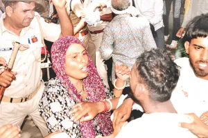 एमबीएस अस्पताल में बवाल : दो मरीजों की मौत के बाद तोड़फोड़, रेजीडेंट डॉक्टरों से मारपीट