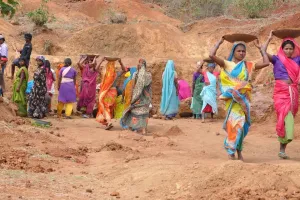 विकास का सहभागी है मजदूर