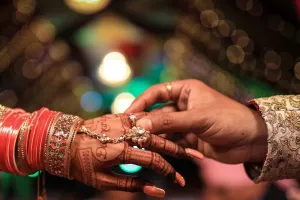 शादी के तीन दिन बाद दुल्हन जेवर लेकर भाग निकली, 7 जनों के खिलाफ मामला दर्ज