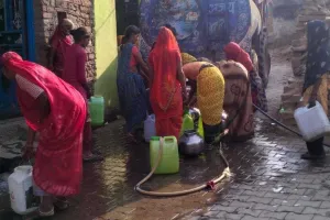 गर्मी में कई गांव प्यासे : दो माह से गहराया जल संकट