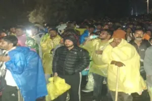 केदारनाथ मार्ग पर भूस्खलन : फंसे 10 हजार श्रद्धालु, एसडीआरएफ ने निकाला सुरक्षित