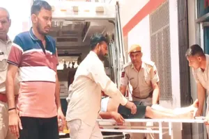 पुलिस को देख दो साइबर अपराधी छत से कूदे, गंभीर अवस्था में अलवर रैफर