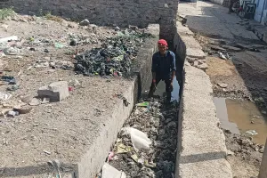 बिना सुरक्षा उपकरण नाले में उतारा सफाई कर्मचारी, व्यवस्था पर उठे सवाल