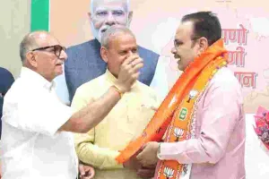 मुख्यमंत्री निवास (CMR) पर जश्न का माहौल : सीएम भजनलाल शर्मा ने नेताओं को खिलाई झालमुड़ी, जीत की खुशी में जुटे दिग्गज