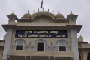 ऑनलाइन मोबाइल ऑर्डर में हेराफेरी करने वाली गैंग का पर्दाफाश : तीन गिरफ्तार, जानें पूरा मामला  