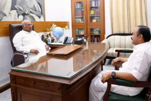कांग्रेस आलाकमान से मिले सतीशन : प्रियंका और राहुल गांधी से की सरकार की प्राथमिकताओं पर चर्चा, मुख्यमंत्री पद की शपथ लेने के बाद पहली बार आए दिल्ली