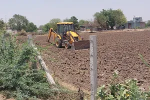 असर खबर का : अडूसा-पालकियां मार्ग से हटने लगा अतिक्रमण