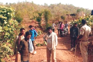 बच्चों के सामने पिता की कुल्हाड़ी मार मारकर हत्या, खेत में भैंस घुसने पर विवाद