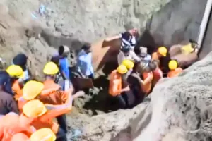 पंजाब में बोरवेल में गिरा 4 वर्षीय बच्चा : घर के पास ही खेल रहा था गुरकरण, सुरक्षित निकाला बाहर