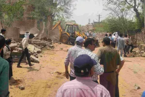 राजस्थान आवासन मंडल ने 42 बीघा अवैध कॉलोनी पर कार्रवाई कर अतिक्रमण किए ध्वस्त, भारी पुलिस जाप्ता और अधिकारी मौजूद