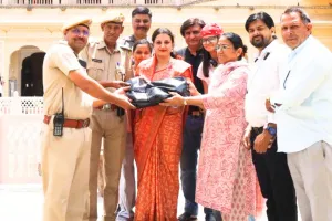 हवामहल में ईमानदारी की मिसाल : स्टाफ ने लौटाया पर्यटक का कीमती बैग, नकदी और आभूषण सही-सलामत पर्यटक को वापस मिले