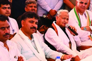जूली-गहलोत ने की सिलिकोसिस पीड़ितों से मुलाकात : पीड़ितों की सुनी समस्याएं, कहा- गंभीर बीमारी से जूझ रहे लोगों को सरकार से नहीं मिल रही पर्याप्त सहायता