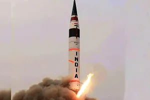 अग्नि मिसाइल का सफल उड़ान परीक्षण : अनेक सामरिक लक्ष्यों पर निशाना लगाने में सक्षम, स्वदेशी तकनीक से बढ़ी सेना की ताकत