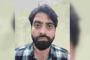 अवैध शराब परिवहन मामला : पुलिस की गिरफ्त में फरार आरोपी, स्कूटी से बरामद की थी 4 कार्टन अवैध शराब