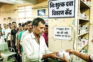 विशेषज्ञ बोले- लोग समझें, फ्री नहीं टैक्स पेयर के पैसों से मिलती हैं हमें दवाएं