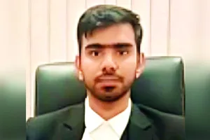 दिल्ली में जज ने की आत्महत्या : घर के बाथरूम में लगाया फंदा, पिता को फोन कर कहा- मैं बहुत परेशान हूं