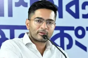 अभिषेक बनर्जी का राज्य सरकार पर हमला: ममता के नेतृत्व में बिना डरे अपनी लड़ाई जारी रखेगी टीएमसी, चुनाव आयोग पर लगाया पक्षपातपूर्ण व्यवहार का आरोप