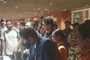 यात्रियों की रात एयरपोर्ट पर कटी, 10 घंटे देरी से जयपुर पहुंची फ्लाइट