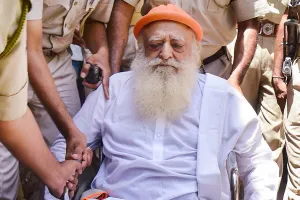आसाराम की उम्रकैद यथावत : करना होगा सरेंडर, दो सह आरोपी बरी