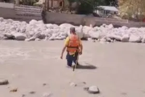 गंगोत्री धाम में गंभीर हादसा: एसडीआरएफ का साहसिक रेस्क्यू अभियान, भागीरथी के बीच फंसी महिला को सुरक्षित बचाया