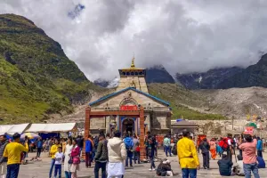 चारधाम यात्रा में फर्जी ट्रैवल एजेंटों का जाल! केदारनाथ जा रहे श्रद्धालु बने ठगी का शिकार, फर्जी एजेंट पर किराया और नकदी हड़पने का आरोप