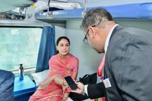 ईंधन बचाने के लिए रेल सफर पर निकलीं दिया कुमारी, बोलीं- छोटा प्रयास भी राष्ट्र निर्माण में अहम