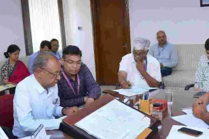 सहकारी समितियों से ही होगा उर्वरक वितरण, नकली खाद पर सख्ती के निर्देश 
