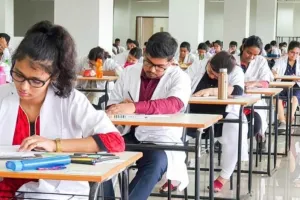 देश में नीट-यूजी परीक्षा शुरू : 22 लाख छात्रों ने कराया पंजीकरण ; 552 शहरों में बनाए परीक्षा केंद्र, हिंदी, अंग्रेजी और अन्य क्षेत्रीय भाषाओं में हो रहा एग्जाम